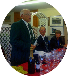 Ian Harvey speaking, flanked by Doug Pounds and Lynda Taplin, the current Marlow Captains.
