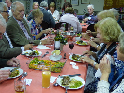 Another happy dinner table !