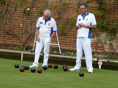 Stewart Rump says to Dave Turner, " this would be a good 'guess where the jack is' question, don't ya think mate ? Cos I don't think Paul knows where it is !"