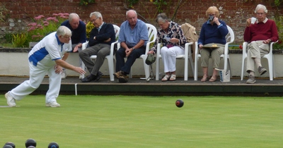 Brian Jones watched by Dave Turner, Peter Burgess, Ken and Suzanne Bell and Sue and Alan Burden.